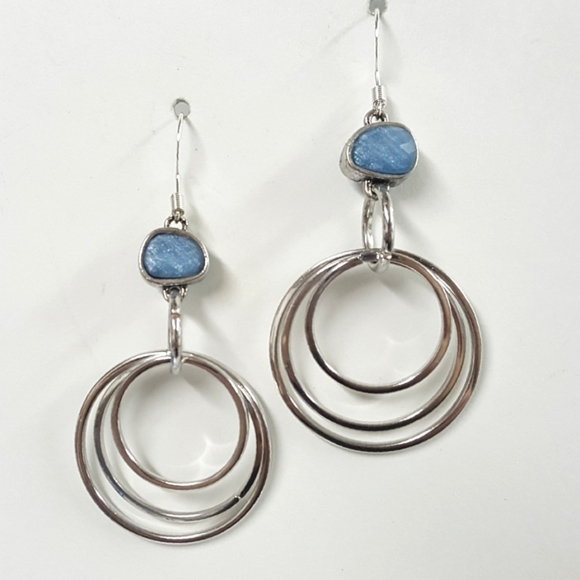 Pretty Triple Ring & Gem Earrings - Picture 3 of 3